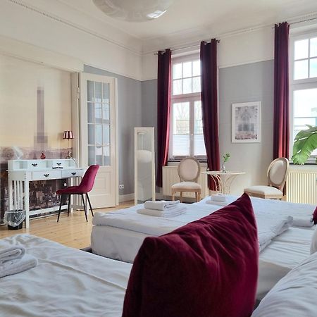 Charysma - Jugendstil Trifft Moderne, Schlafzimmer Mit Smart-Tv, Tischfussball, Darts, Parkplatz Hamelin Luaran gambar